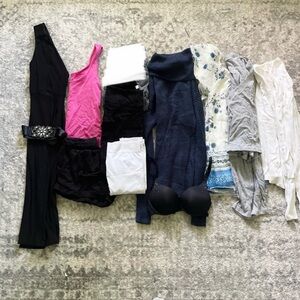 Women's xsmall/small clothing bundle, dress clothes, tops, pants, shorts, dress